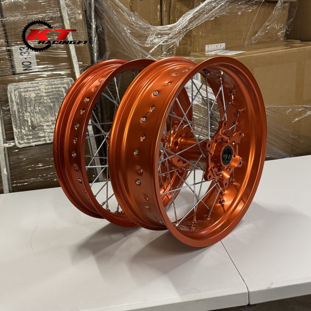KTM / Husqvarna Supermoto vanteet 17x3.50 ja 17x5.00 Koko oranssit